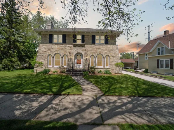 208 West Chestnut STREET, Port Washington, WI 53074