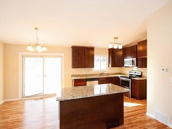 Huge center island with granite countertops