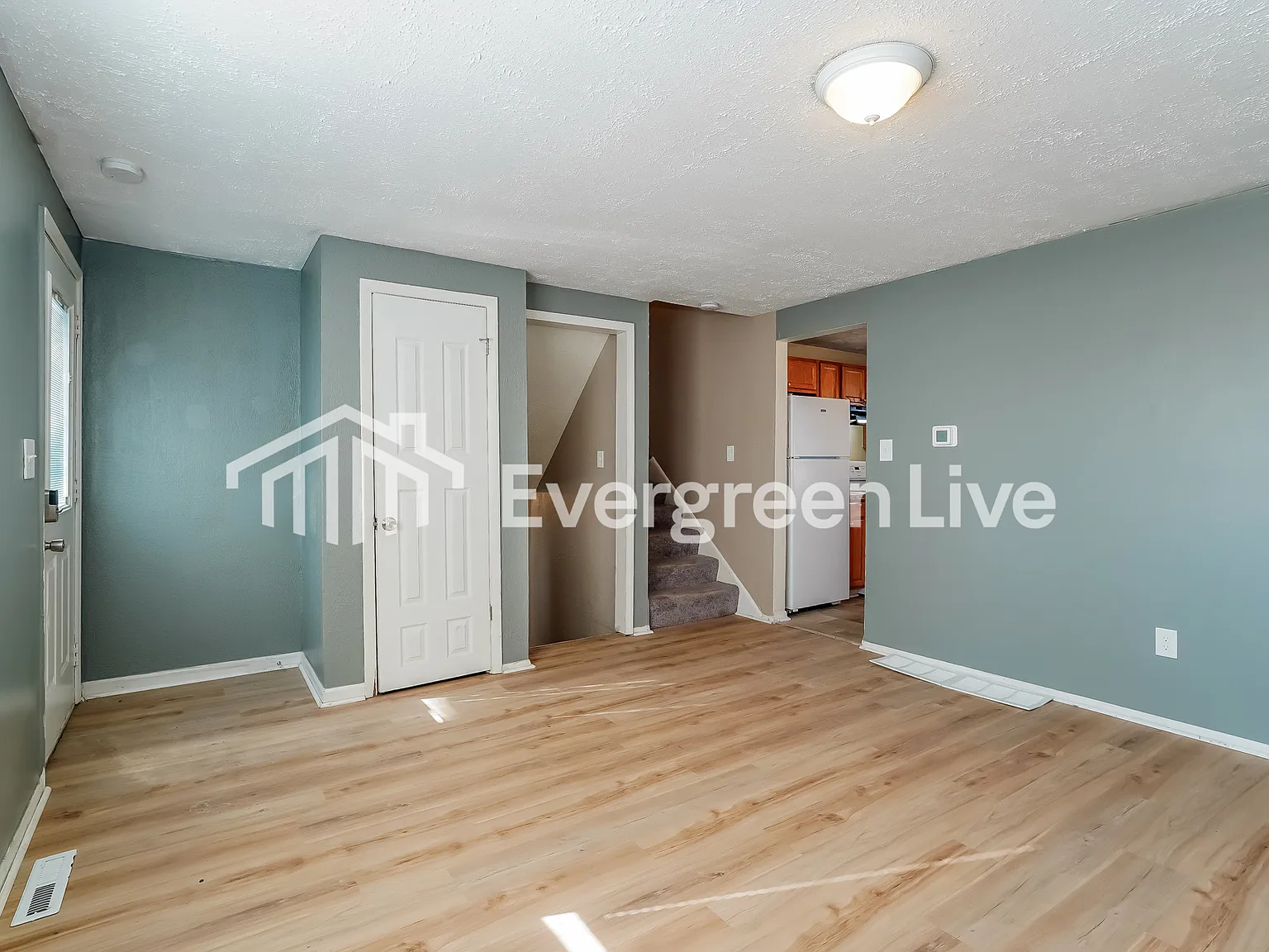 3 bed, 1.0 bath, 1204 sqft, $1,495 — Photo 3