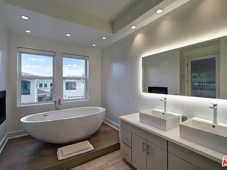 23935 De Ville Way — Photo 16