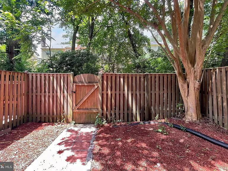 9694 Poindexter Ct — Photo 35