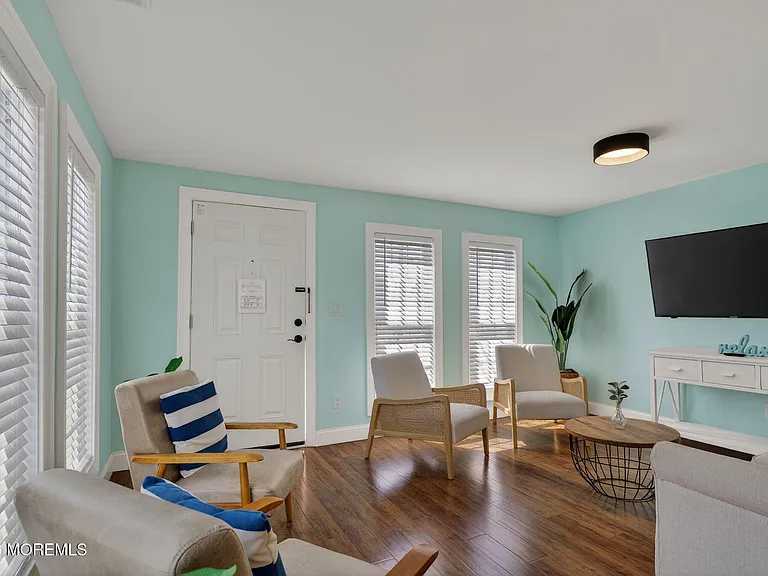 32 Franklin Ave — Photo 16