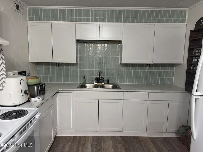921 N Yaupon Ter #A — Photo 3