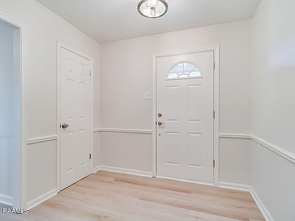 3rd image of 119 Saint Benjamin Dr