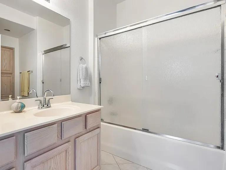 2nd bathroom with tub.