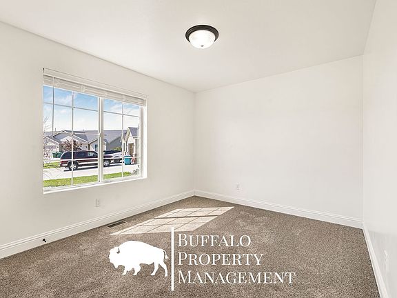 4th image of 4211 E Roy Cir