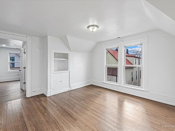 5th image of 3111 N Clifton Ave #F4