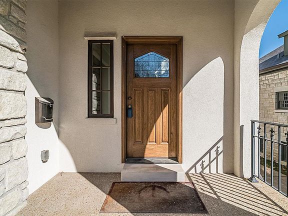 3rd image of 7025 Lindell Blvd