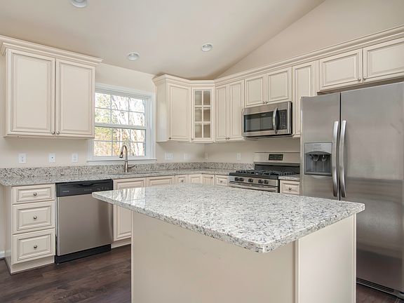 3rd image of 182 Tara Ln