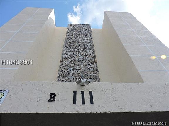 2nd image of 111 SE 3rd Ave APT 102