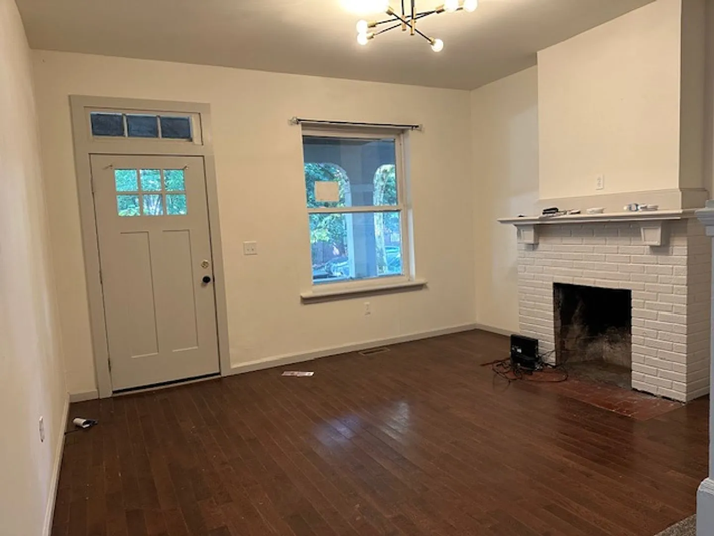 Spacious 4-Bedroom, 2-Bathroom Row Home For Rent in Harrisburg School District. — Photo 2