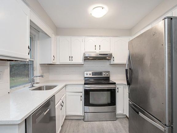 4th image of 5700 South Blvd
