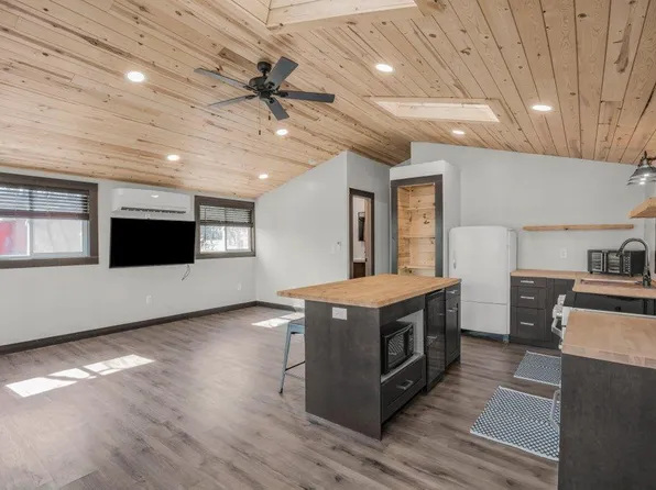 27843 Lakelawn Dr, Lindstrom, MN 55045