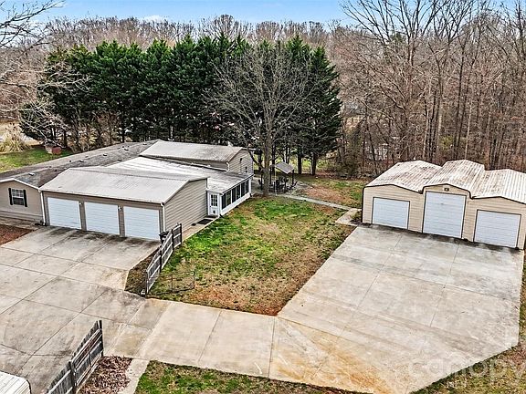 3rd image of 752 Sam Brown Rd