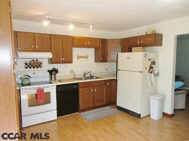 918-2 Southgate Dr — Photo 3