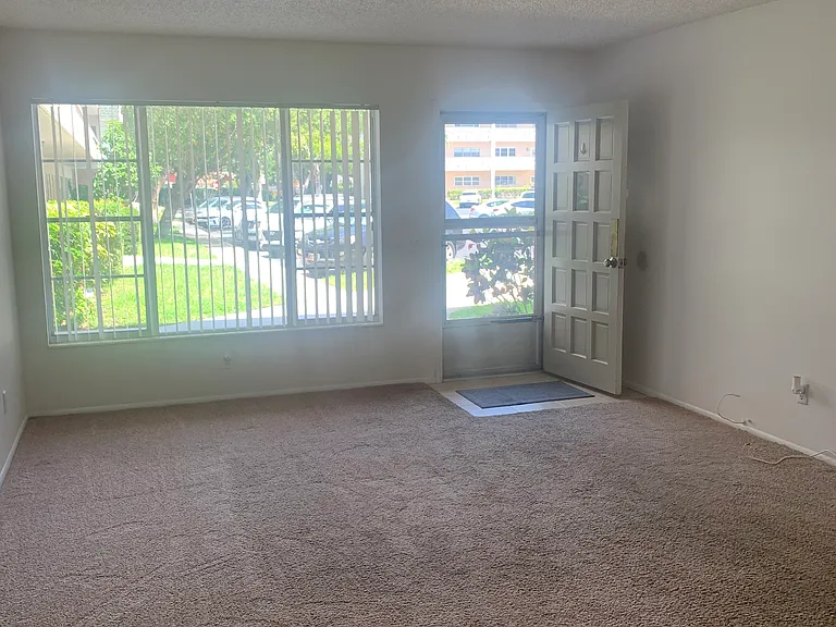 2427 Rhodesian Dr — Photo 13