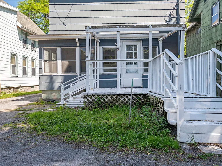 559 S Goodman St — Photo 3