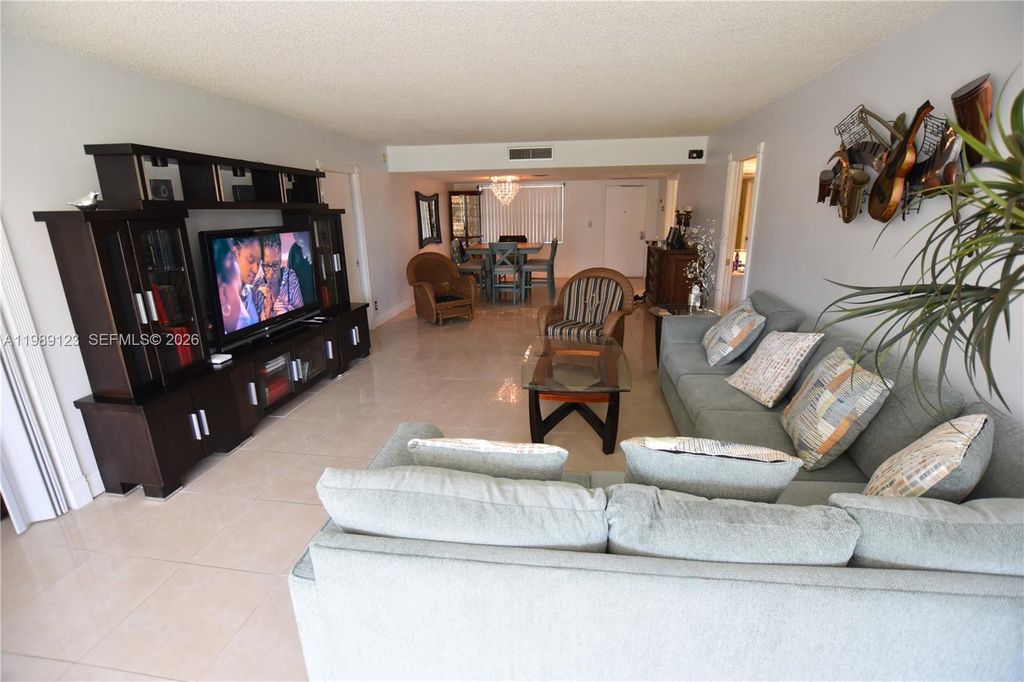 3800 Oaks Clubhouse Dr APT 309, photo 9