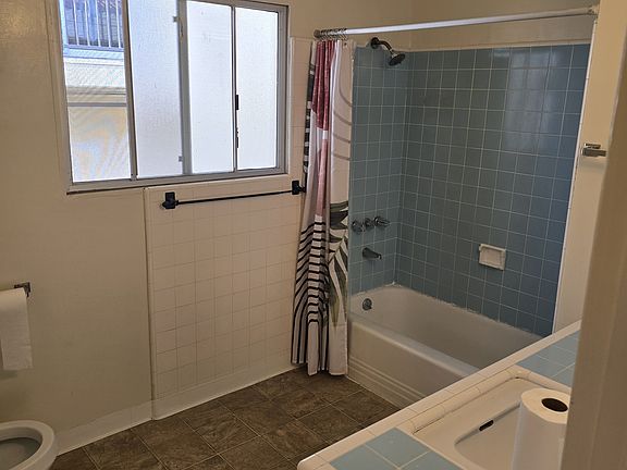 3rd image of 1424 Colby Ave APT 4