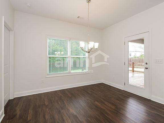 5th image of 121 Coulter Woods Dr