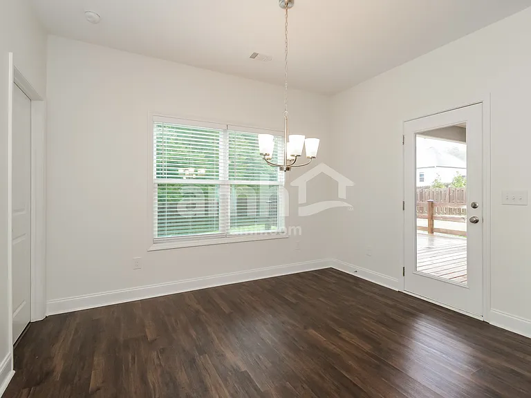 121 Coulter Woods Dr — Photo 6