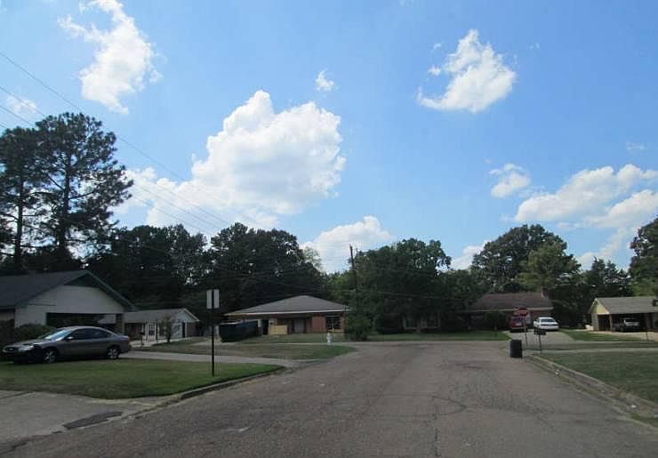 2nd image of 104 Vick Dr