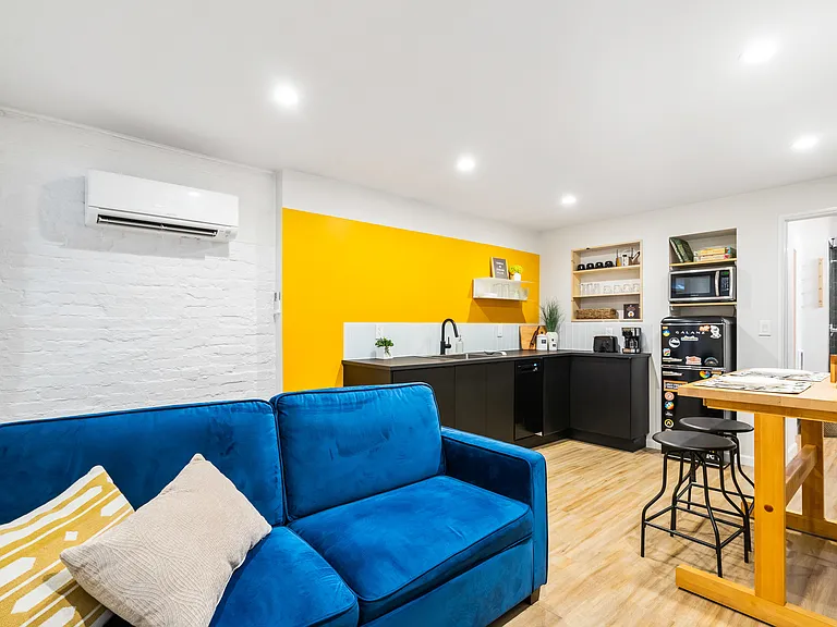 419 E Carson St — Photo 7