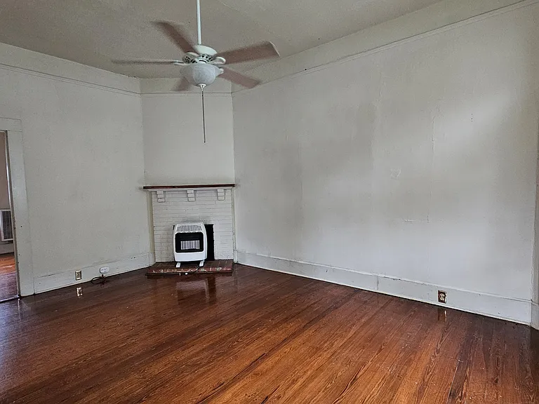 308 NW 2nd St #B — Photo 11