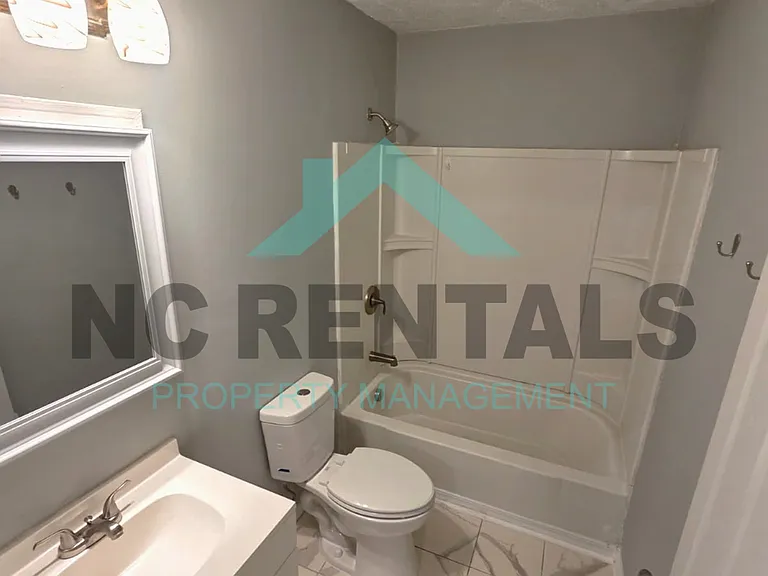 1410 Maple St — Photo 12