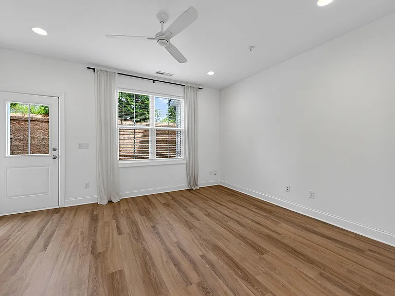 6820 Milligan Way — Photo 8