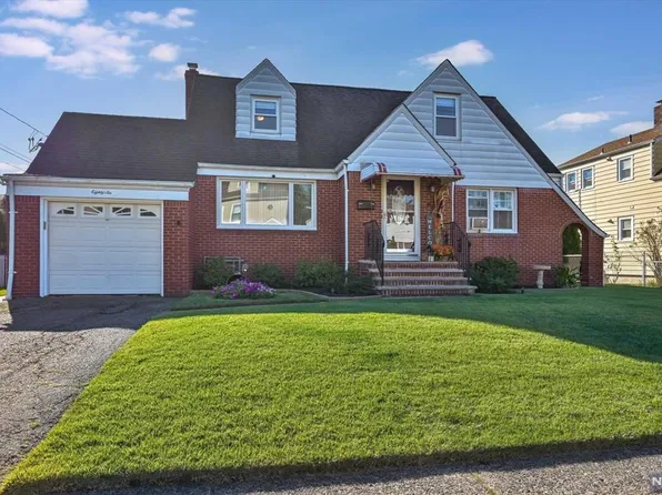 86 Martha Ave, Elmwood Park, NJ 07407