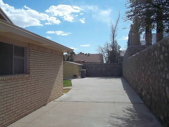 RV Parking/Backyard