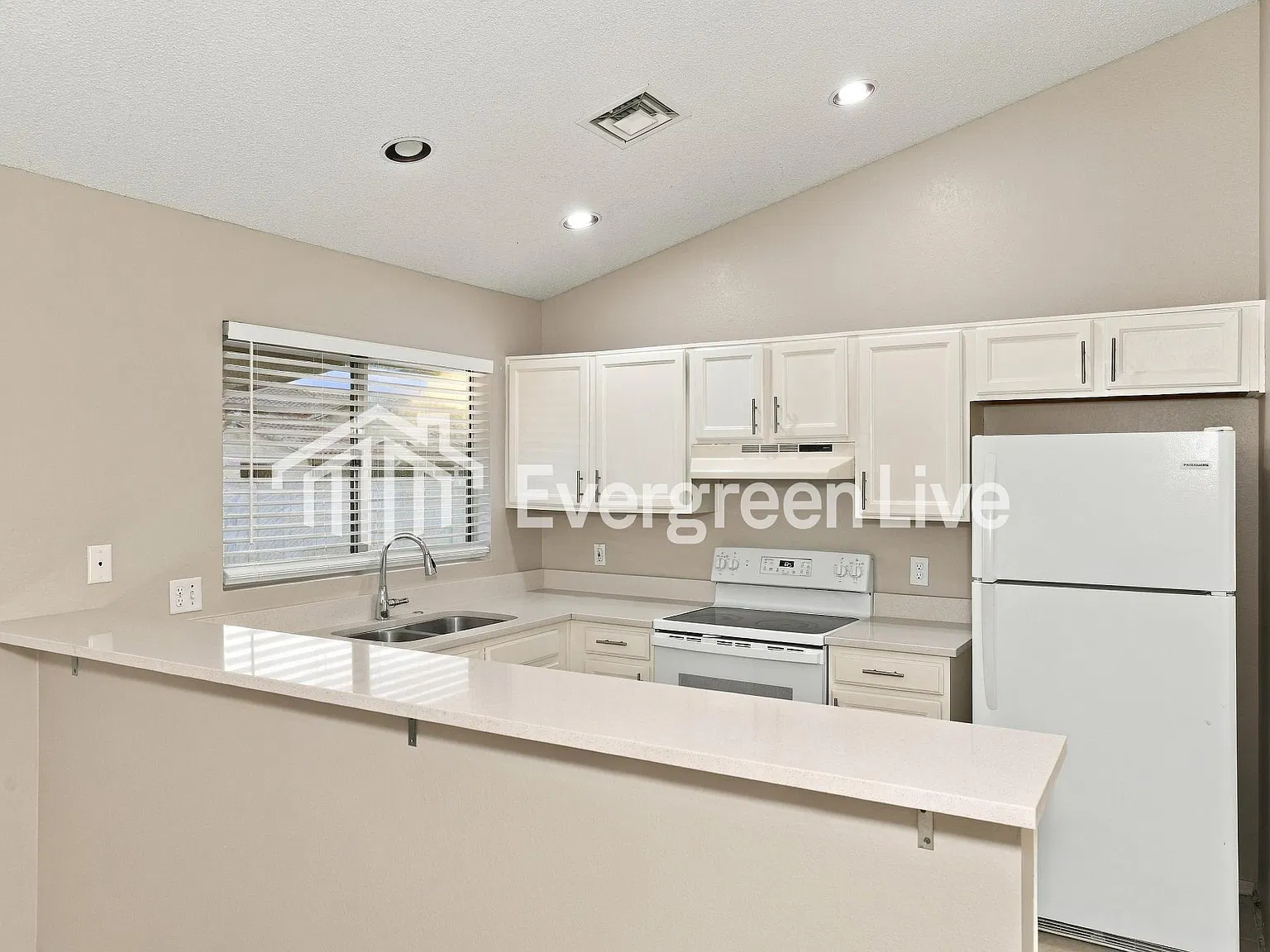 3 bed, 2.0 bath, 2158 sqft, $1,995 — Photo 4