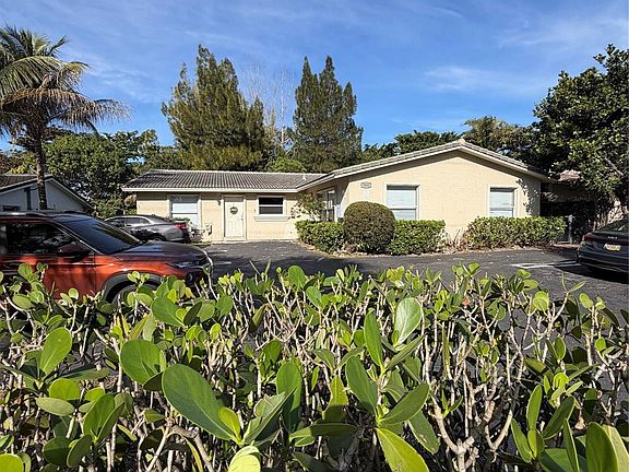 3rd image of 3502 Riverside Drive