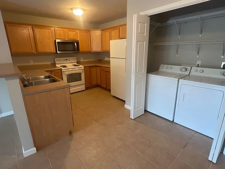 Ravina Apartments — Photo 3