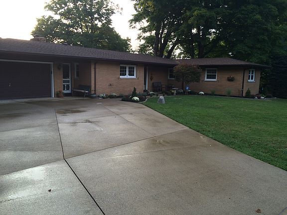 2nd image of 4039 N Cozy Hollow Ln