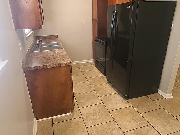 4th image of 2 Saratoga Ct