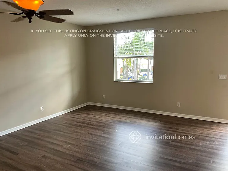 4304 Main St — Photo 3