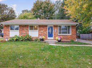 11717 Riverside Dr, Plymouth, MI 48170