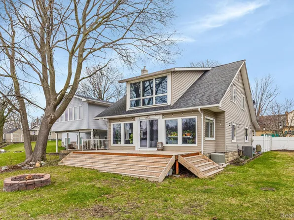 56 Sylvan, Pontiac, MI 48341