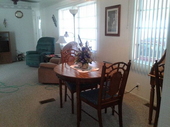 4th image of 18 Temple Cir