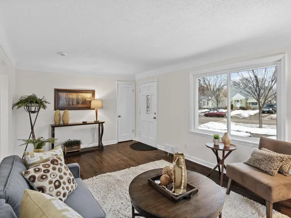 2138 3rd St E, Saint Paul, MN 55119