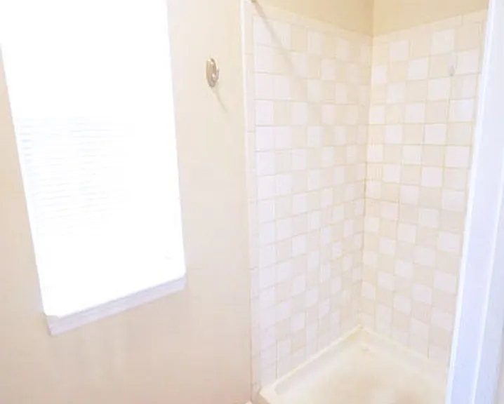 1216 Indianola Ave — Photo 10