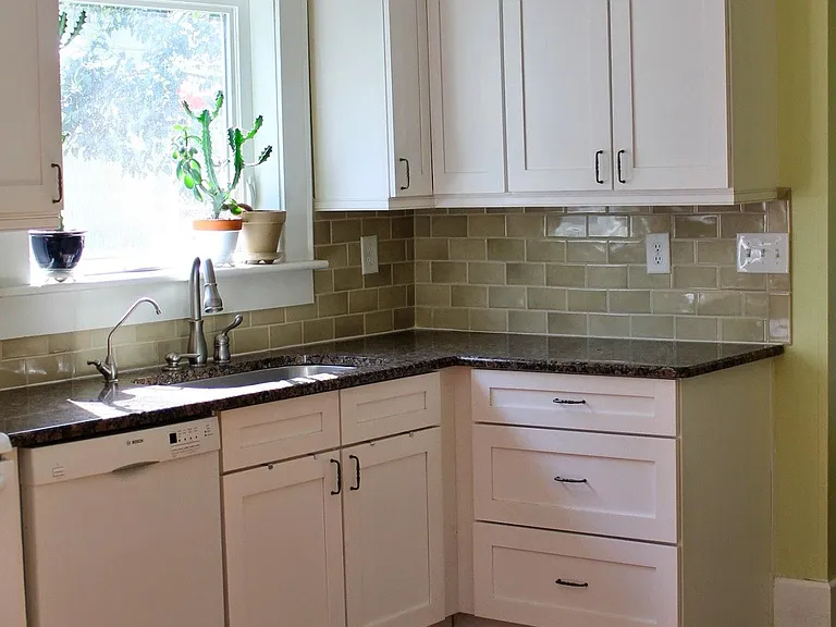 915 W Markham Ave — Photo 6