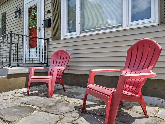 2nd image of 2811 Brookpark Cir