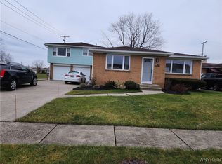 30 Lloyd Dr, Cheektowaga, NY 14225
