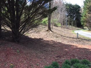 28 Sneaking Creek Dr, Hayesville, NC 28904