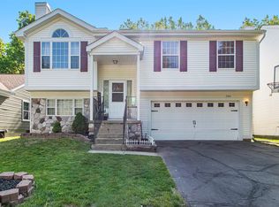 2501 E Rhead Cir, Westland, MI 48186
