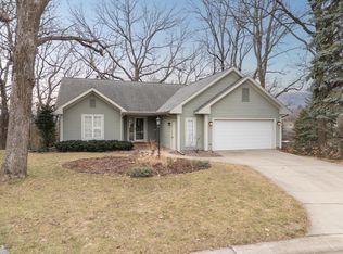 1051 Fox Croft Cir SW, Rochester, MN 55902