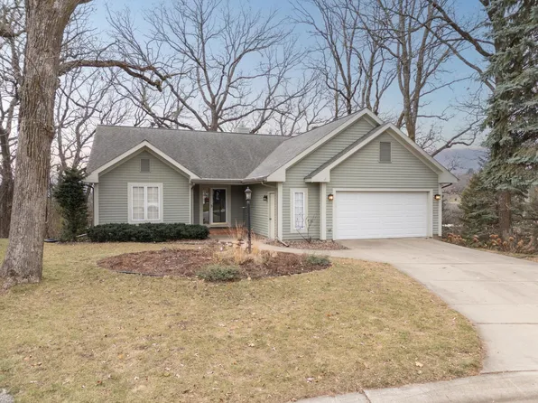 1051 Fox Croft Cir SW, Rochester, MN 55902